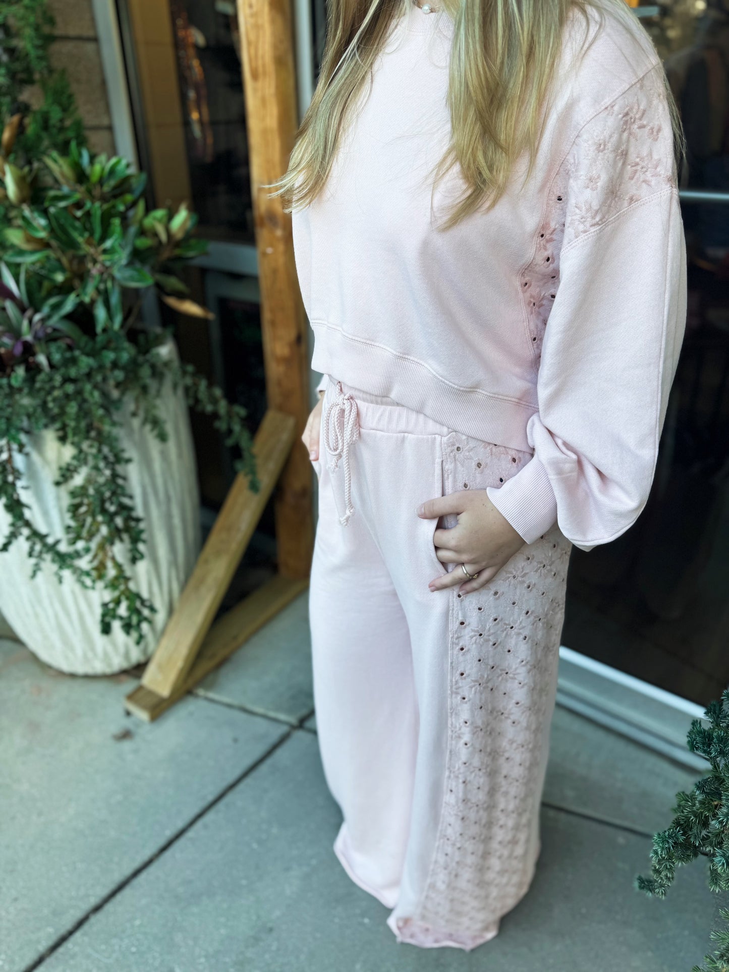 Jenna Eyelet Set - Pastel Pink