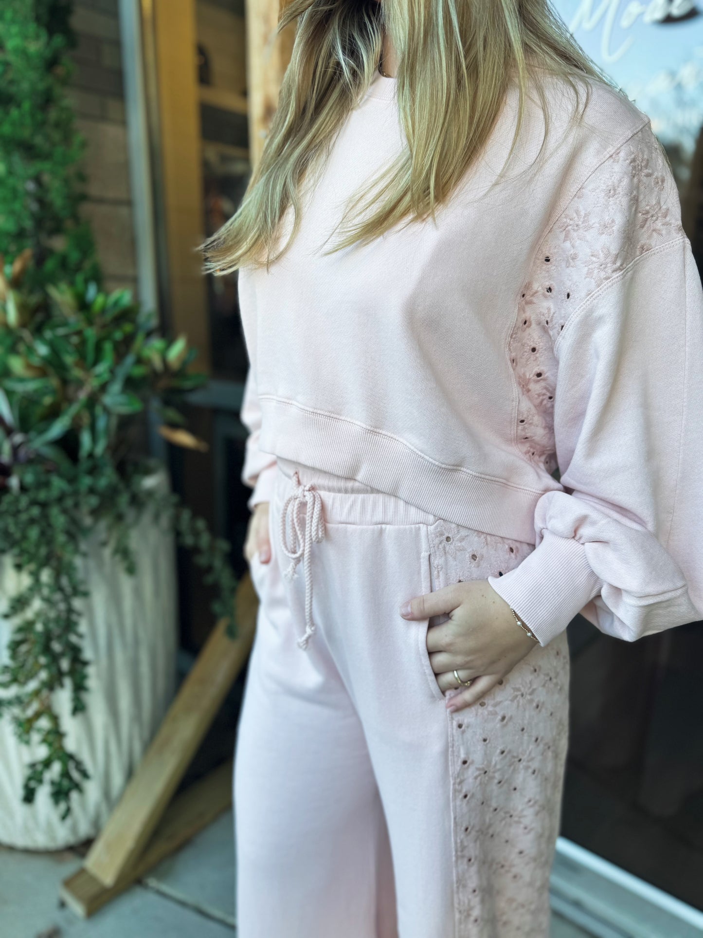 Jenna Eyelet Set - Pastel Pink